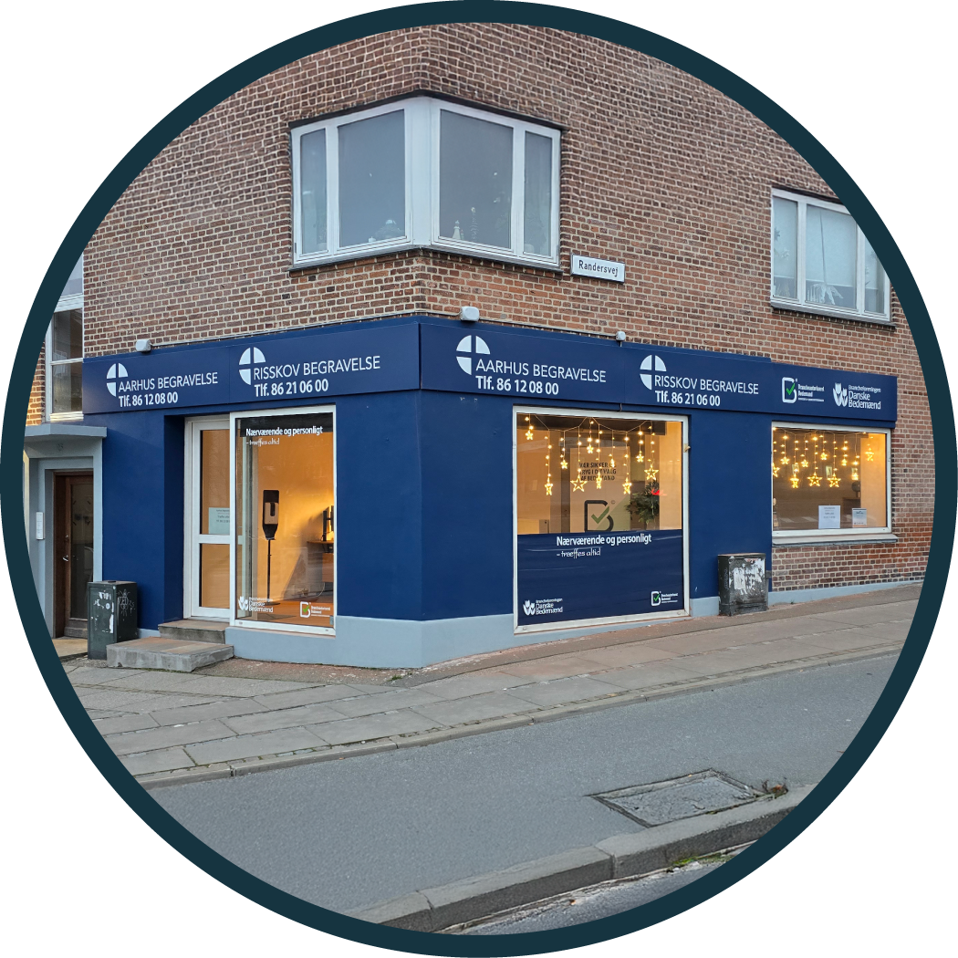 Facadeskilte til Aarhus og Risskov Begravelse. Alubakker og folie til facaderuder. 
