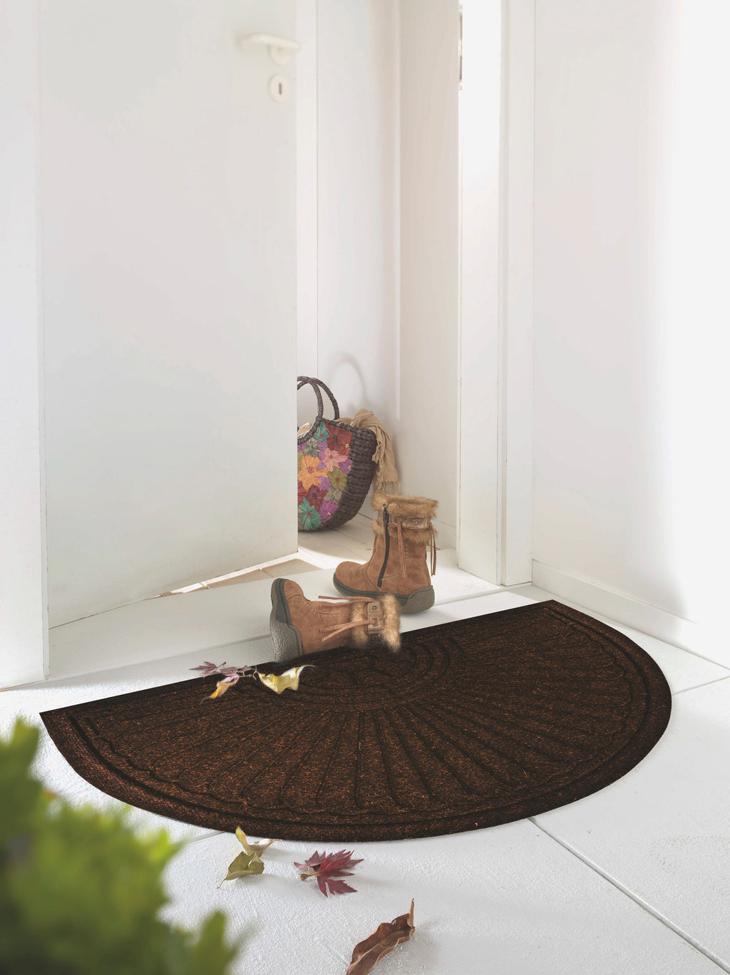 Halfmoon dark brown 55x85 cm