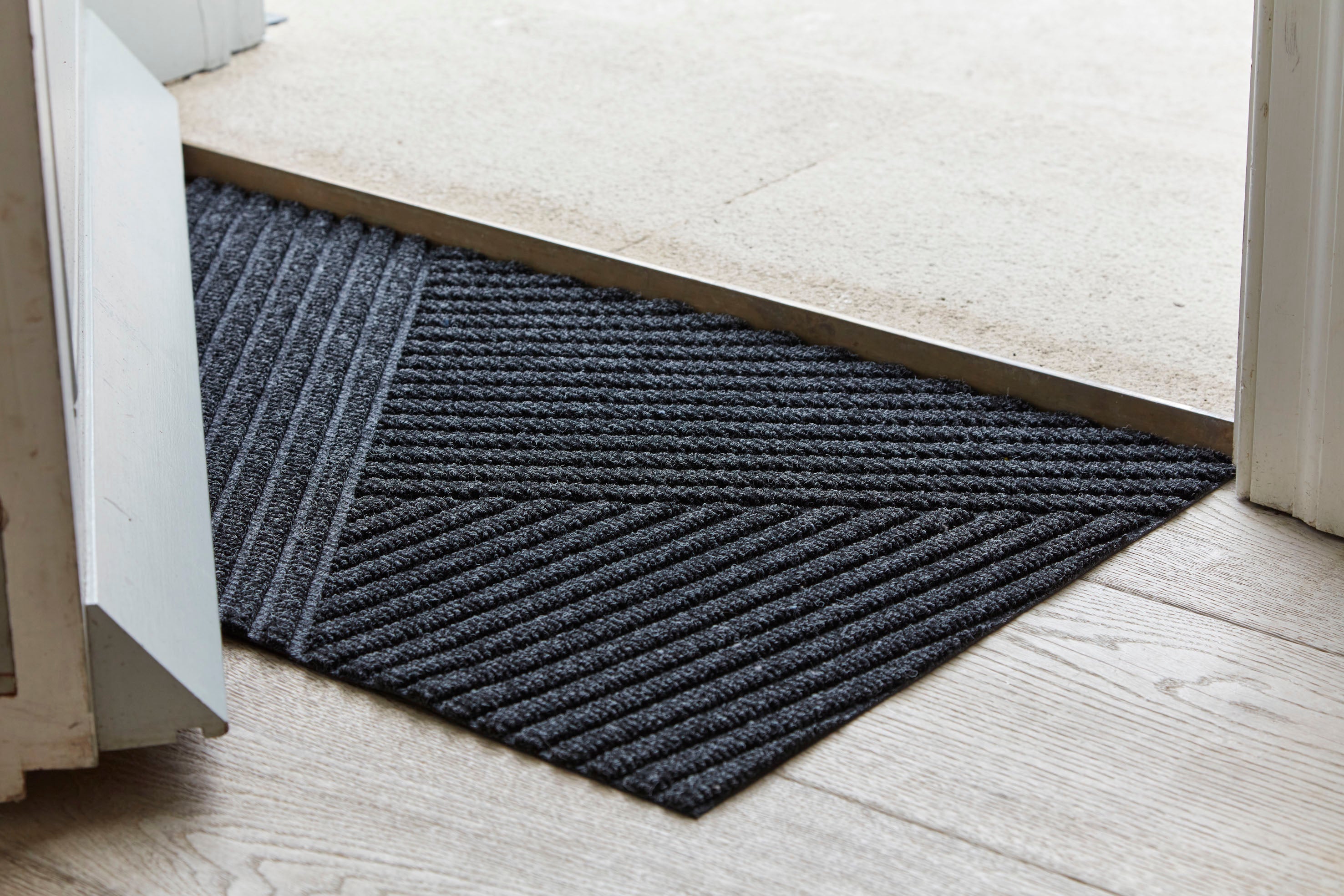 Stripes dark grey 45x75 cm