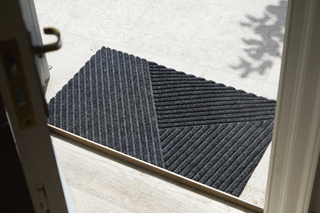 Stripes dark grey 45x75 cm