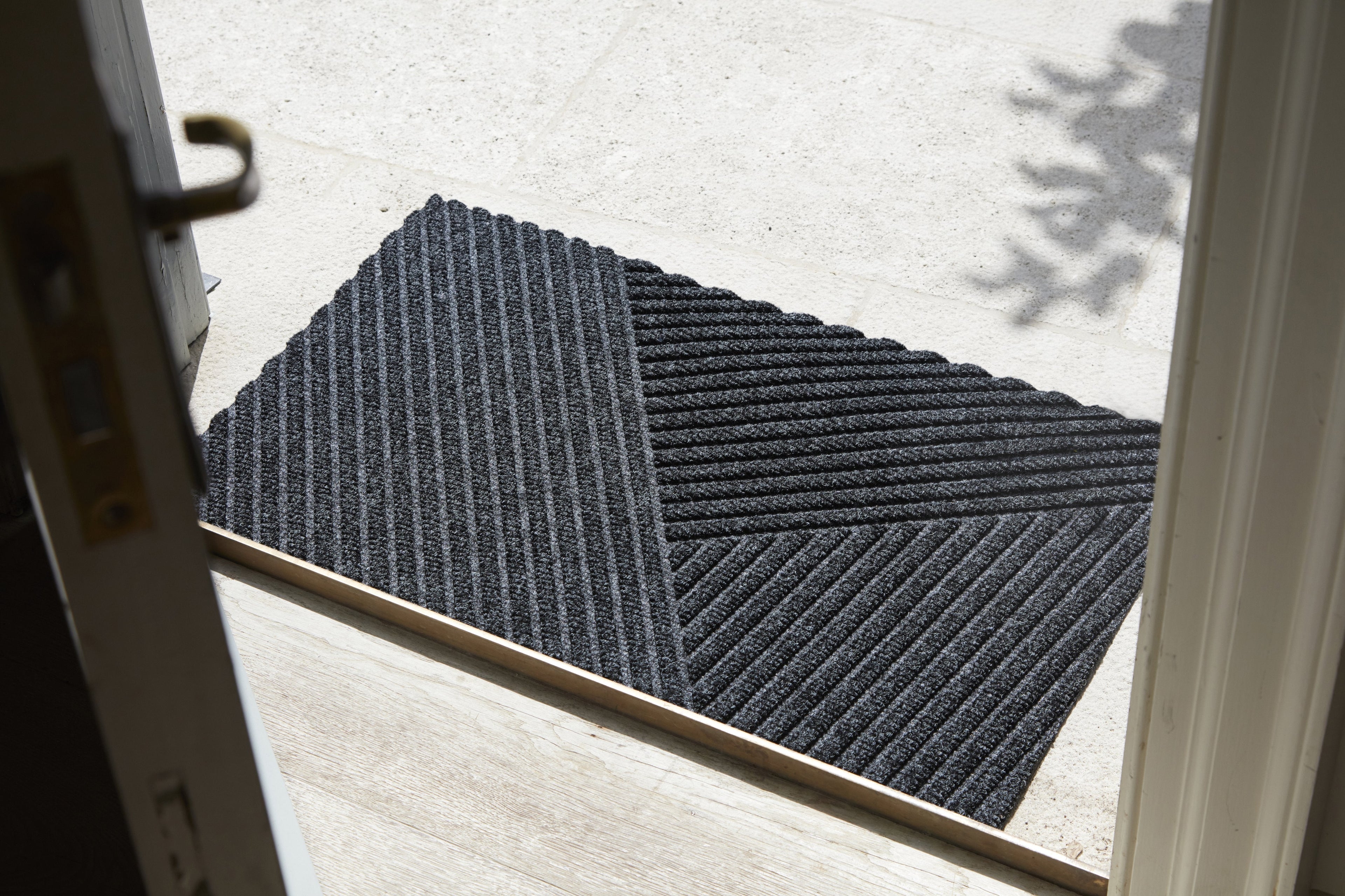 Stripes dark grey 45x75 cm